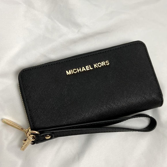 NEW Michael Kors Black Leather Wristlet Wallet - Picture 2 of 9